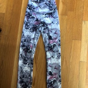 Lululemon full length grey floral leggings.